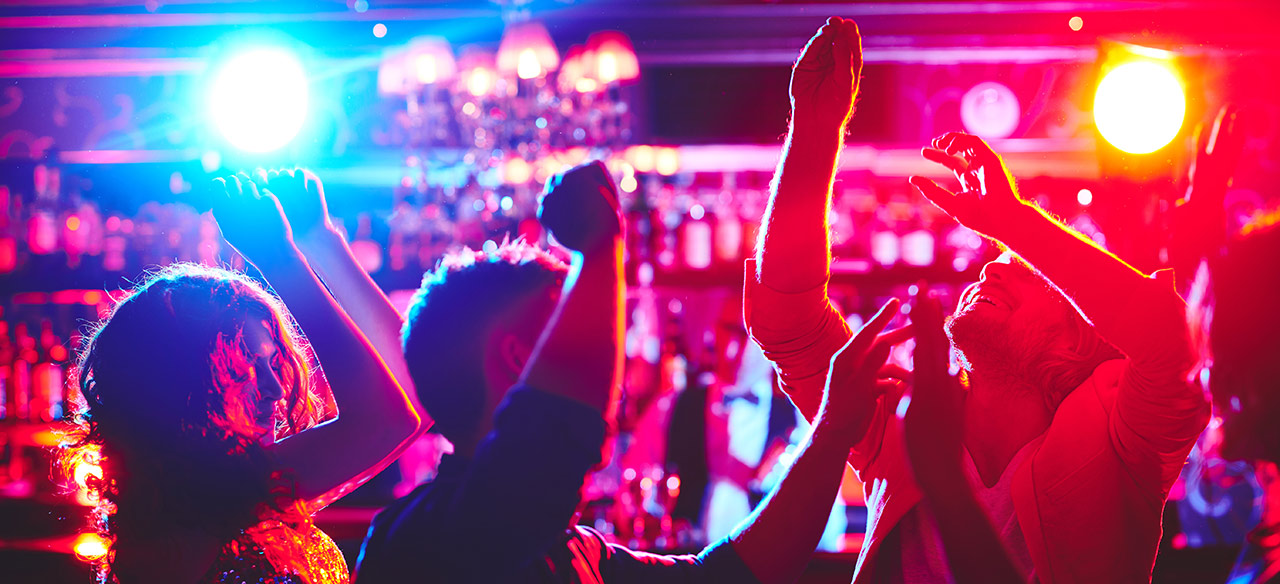 Read more about the article Hold fest for hele efterskolen – DJ, lyd og lys